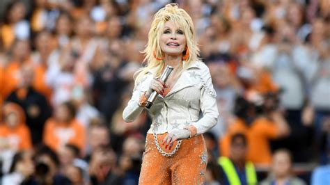 show dolly parton halftime show