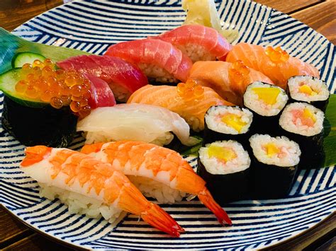 show image of sushi