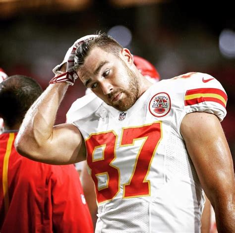 show me a picture of travis kelce