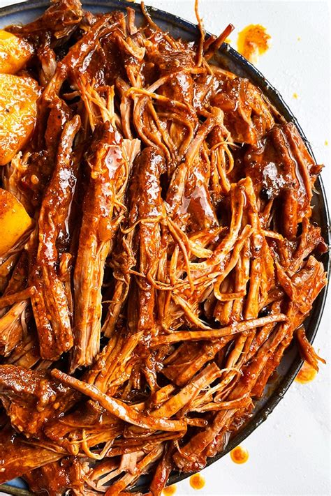 SlowCooker BBQ Shredded Beef Sandwiches
