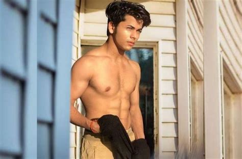 siddharth nigam height in cm