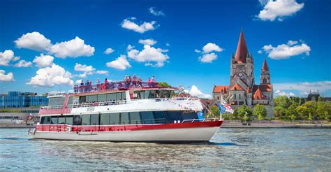 Sightseeing Vienna Boat