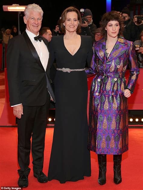 sigourney weaver husband and daughter