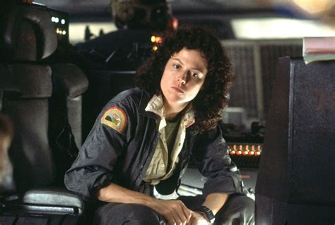 Sci Fi Tv, Sci Fi Movies, Movie Tv, Sigourney Weaver Young, Alien Ripley, Predator Alien Art