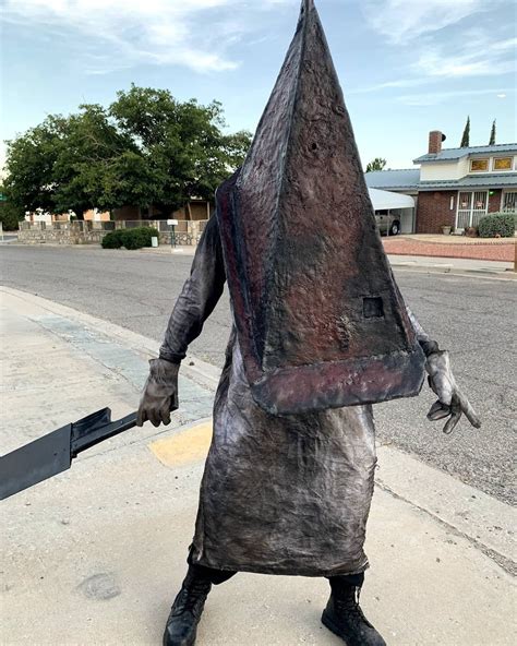 silent hill 2 pyramid head cosplay