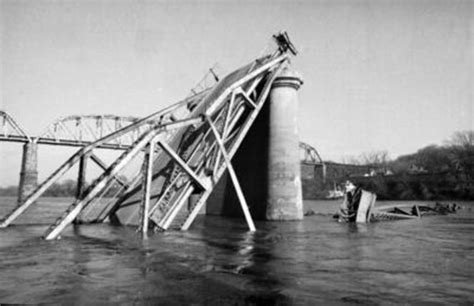 silver bridge collapse pictures