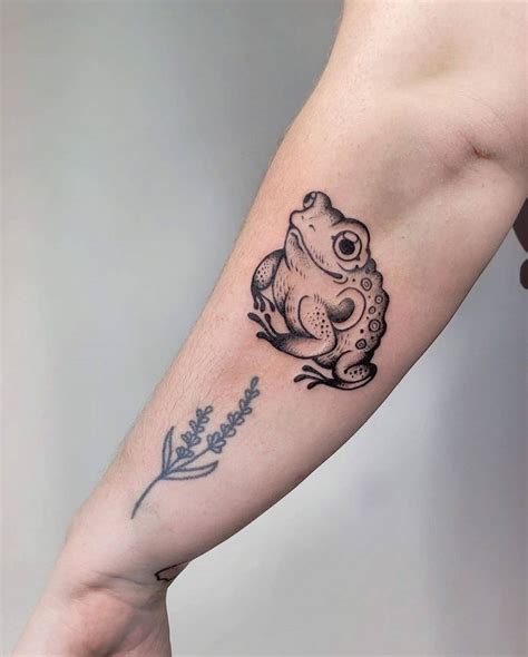 +21 Simple Frog Tattoo Designs References
