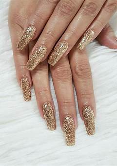 Simple Gold Acrylic Nails: Add A Touch Of Glamour To Your Look