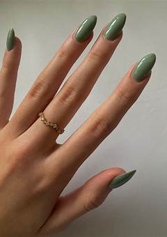 Simple Green Acrylic Nails: A Trendy And Fresh Look
