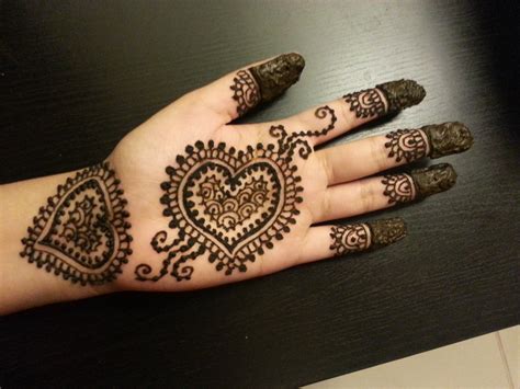 17 Easy Mehndi Designs For Kids [Cute, Simple, Stylish]