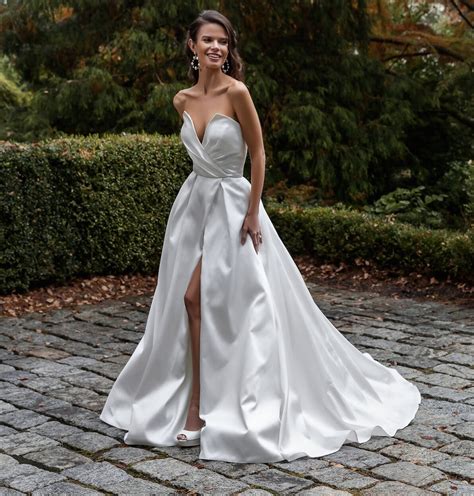 27 Silk Wedding Dresses For Elegant and Refined Bride Wedding Dresses