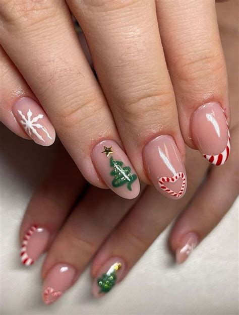 Simple Christmas Tree Design Nails