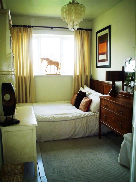 Simple Design For Small Bedroom