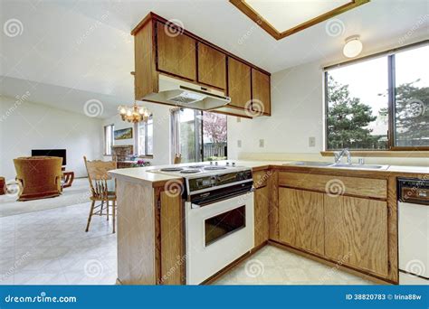 Simple white L shaped kitchen w/island. Curved kitchen, Small kitchen