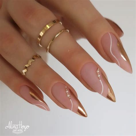 20+ Simple Nail Designs with Gold for an Elegant Statement