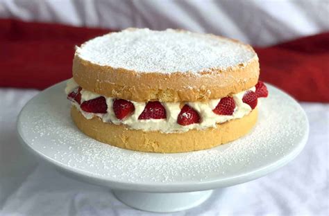Easy TrayBake Sponge Cake Greendale Farm Shop