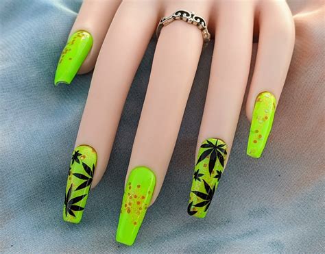 simple stoner nail designs