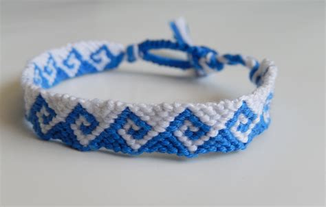Simple Wave Pattern Friendship Bracelet