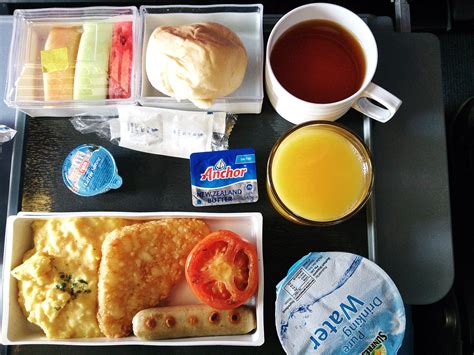 singapore airlines economy food and drink