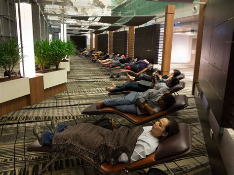 singapore airport lounges sleeping