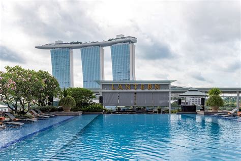 singapore hotel with pool on top