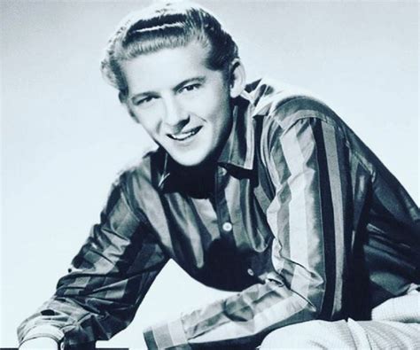 singer jerry lee lewis biography