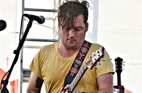 singer of modest mouse