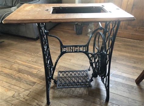 Singer Table Machine