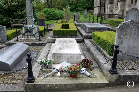 sir winston churchill grave