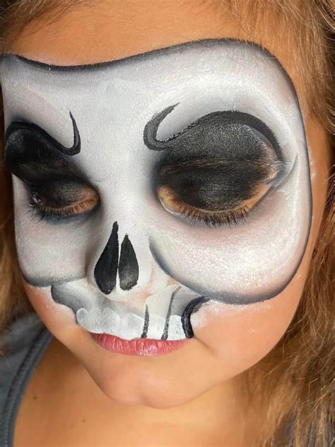 Skeleton Face Paint Drawing