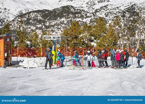 ski instructor teaching