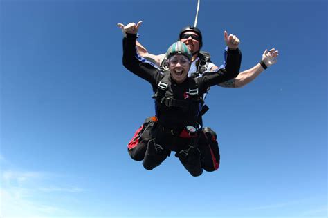 skydiver freefalling