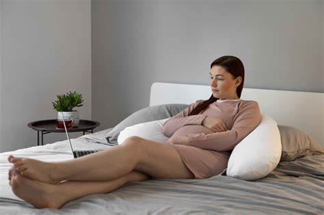 Sleeping In Zero Gravity Position While Pregnant