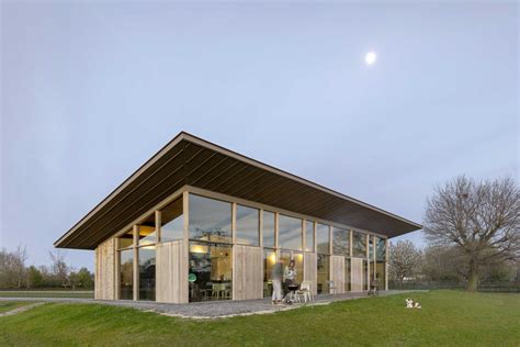 16 Examples Of Modern Houses With A Sloped Roof CONTEMPORIST