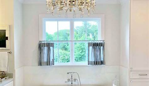 Traditional Guest Bath with Decorative Tile Backsplash | Bathroom tub