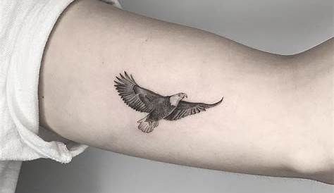 Small Eagle Tattoo Wrist Hombres Tatuajes