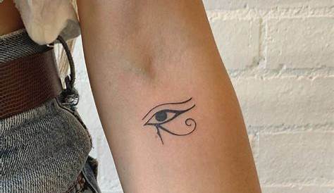 Small Eye Of Horus Tattoo ed On The Right Wrist By San