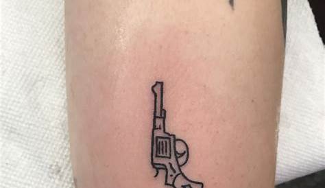 Small Gun Outline Tattoo Want So Bad! Татуировки с оружием, Пистолет татуировки