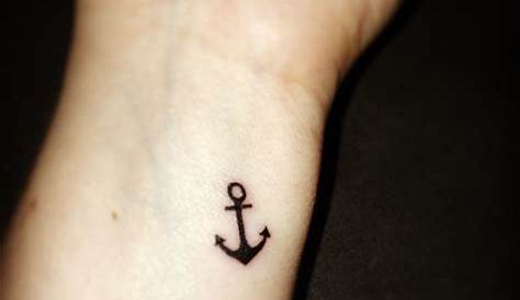 Small anchor tattoo on wrist ️ Tatouages de petite fille