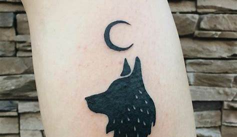 tinytattoo Wolf and moon tattoo, Simple