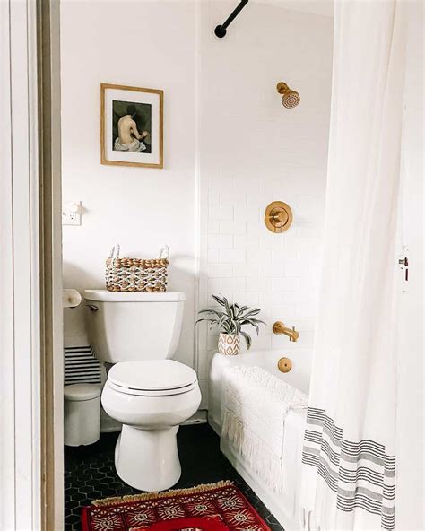 Small Bathroom Art Ideas