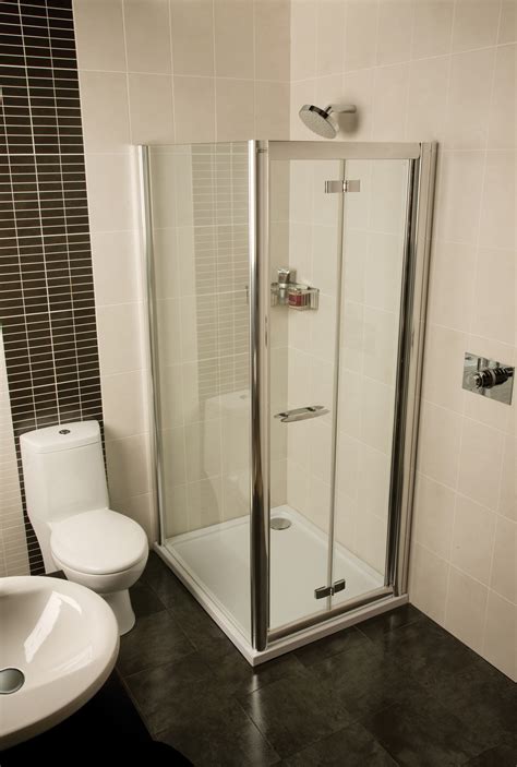 Small Bathroom Shower Door Ideas