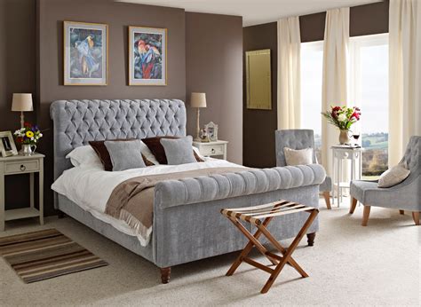 Small Bedroom Design With King Size Bed