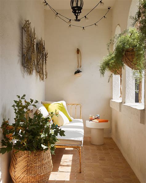 Chic Bedroom Designs with Balconies