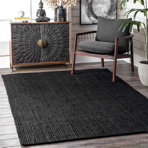 small black accent rug