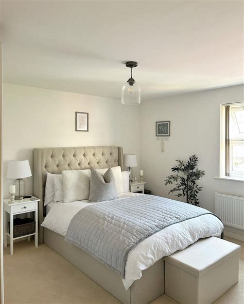 Small Cream Bedroom Ideas with Keeping It Clean