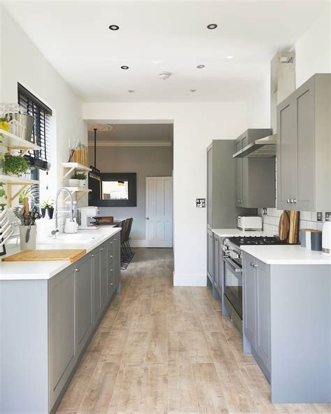 20+ Small Galley Kitchen Designs DECOOMO