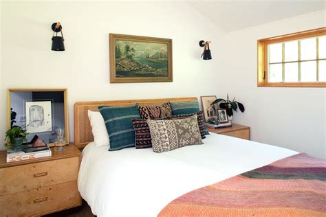 Guest room with twin beds Twin beds guest room, Small