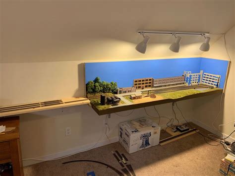 Small Ho Scale Shelf Layout