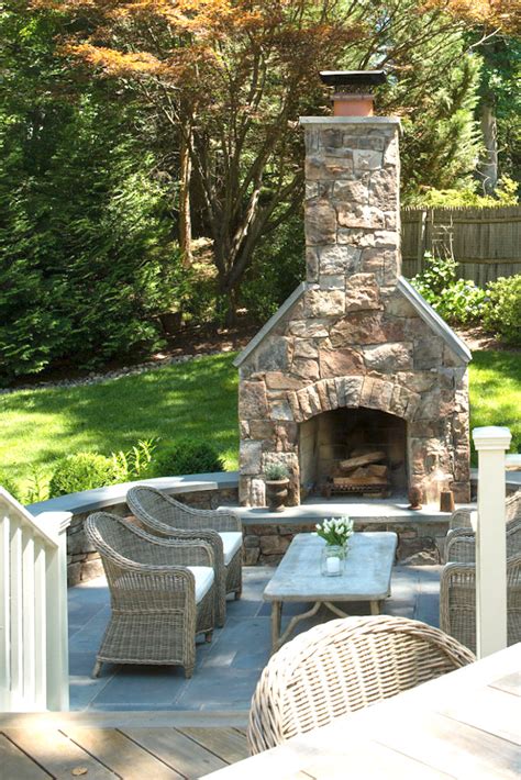 24 Small Outdoor Fireplace Designs For Your Inspiration